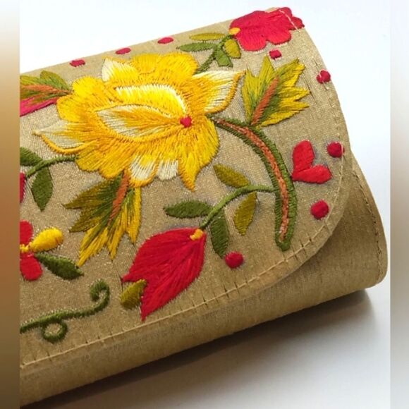 Free with Purchase Floral Embroidery Handbag Clutch Bag Purse - Picture 4 of 16